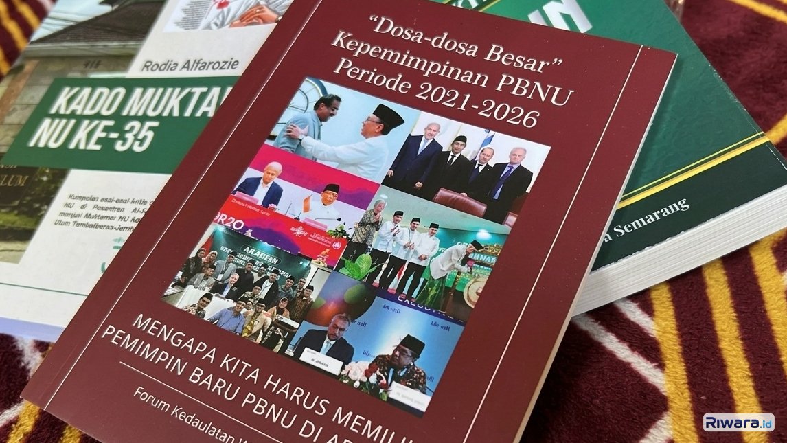 Buku Dosa-Dosa Besar Kepemimpinan PBNU beredar di arena Muktamar ke-35 NU Jombang
